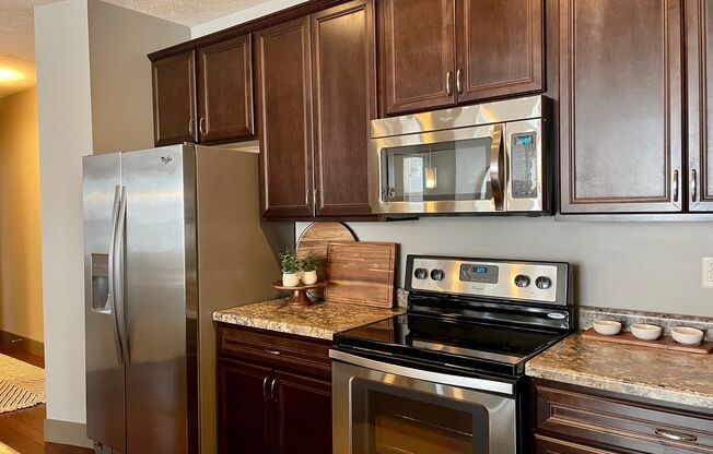 2 beds, 2 baths, 1,078 sqft, $1,595, Unit 1010 on the Lake - Two Bedrooms Lakeview Options