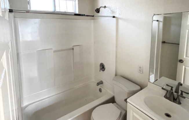 1 bed, 1 bath, $1,995, Unit 4420 1/2