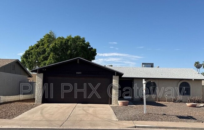 1623 W PAMPA AVE