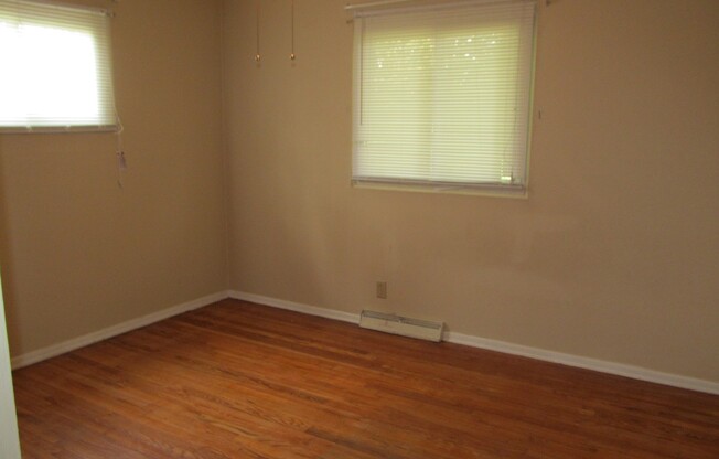 3 beds, 1 bath, $1,200