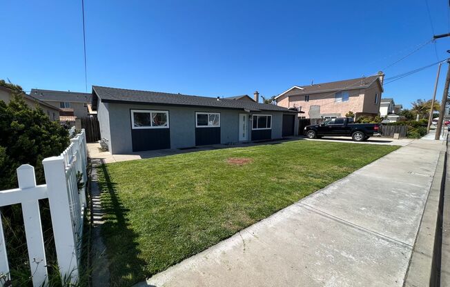 **Newly Renovated 3BD/2BTH Single Family House with Large Back Yard