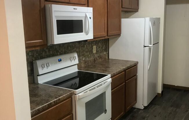 3 beds, 1 bath, 1,040 sqft, $1,695, Unit 3156-306