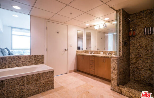 1 bed, 2 baths, 882 sqft, $4,795, Unit 1219