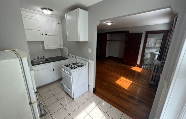 Studio, 1 bath, 325 sqft, $1,550, Unit Apt # 11