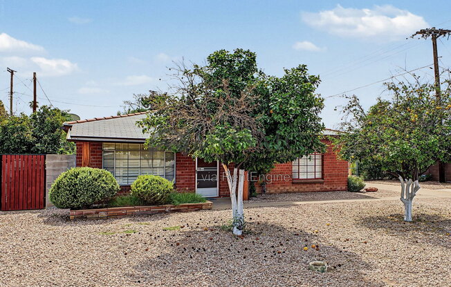 3 beds, 2 baths, 1,553 sqft, $2,300