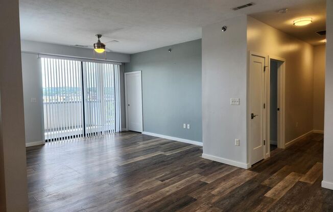 1 bed, 1 bath, 806 sqft, $1,650, Unit 414S