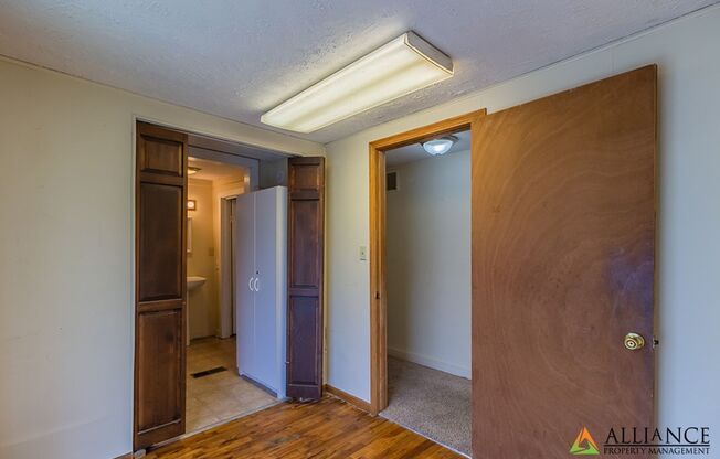 3 beds, 1 bath, $1,250