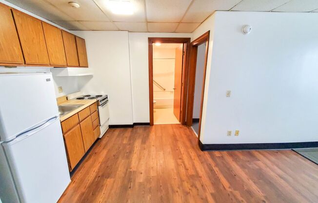 1 bed, 1 bath, $625, Unit 102