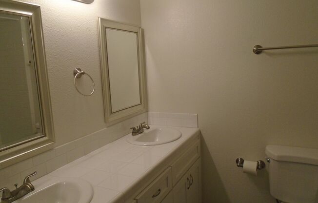 2 beds, 1 bath, $1,395, Unit Unit B