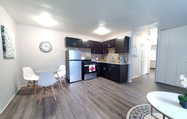 1 bed, 1 bath, 440 sqft, $849, Unit 4635 - Unit 210-R+