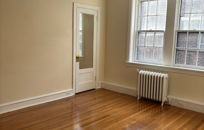 3 beds, 1 bath, 1,425 sqft, $1,495, Unit 4815-D1