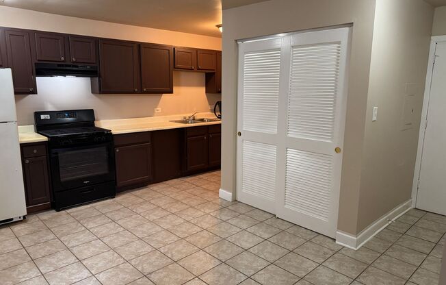 1 bed, 1 bath, $1,000, Unit 4850 #G1
