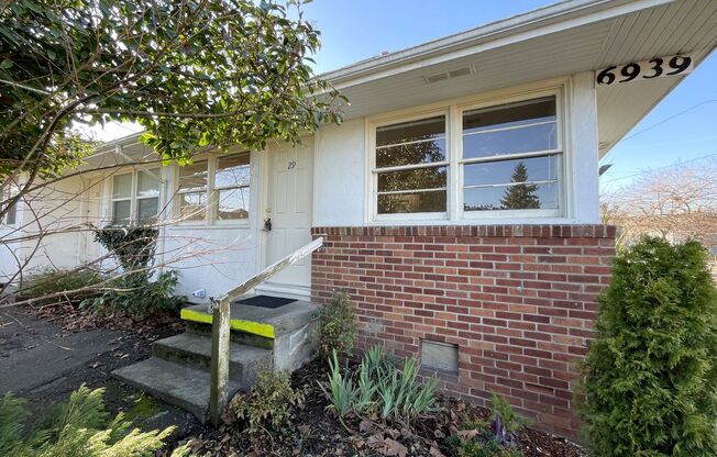 Charming 1 bedroom available in Woodlawn