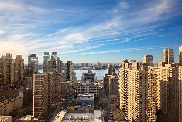 160 W 66 ST