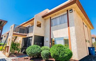 Charming and beautifully updated ground-floor condo in a prime central Las Vegas location!