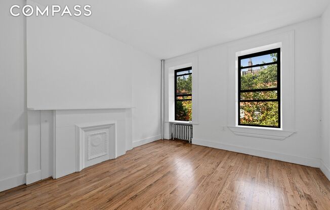 316 W 19 ST