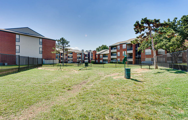 the preserve at ballantyne commons courtyard with fenced in grass area