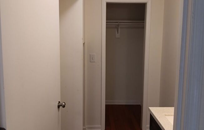 !!!Charming 3-Bedroom 2 Bath Apartment!!! Prime Location!!! 14th ST