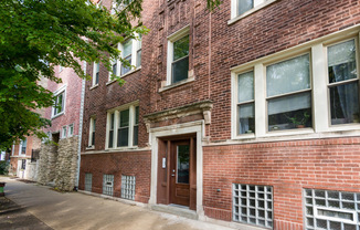 3103 N RACINE AVE