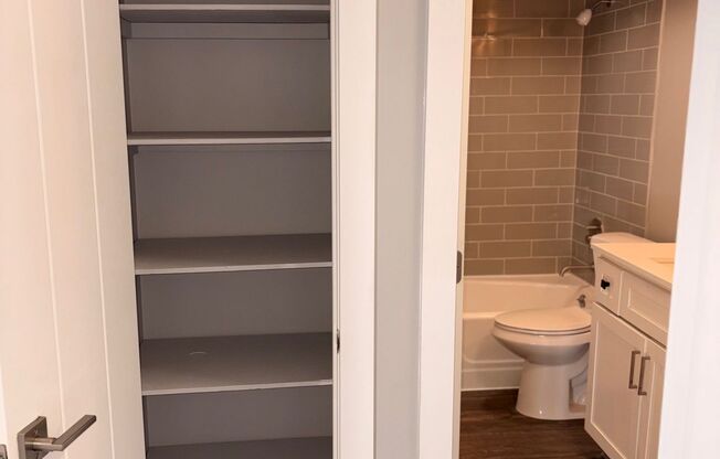 2 beds, 1 bath, 830 sqft, $1,395, Unit 53