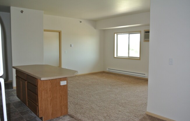 3 beds, 2 baths, $1,425, Unit 313