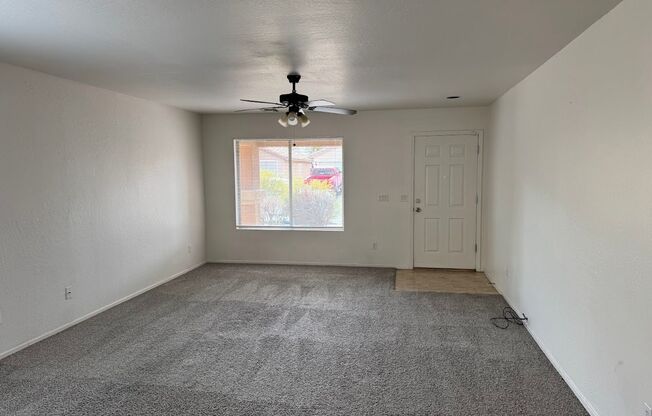 Cozy Home for Rent in Tolleson!