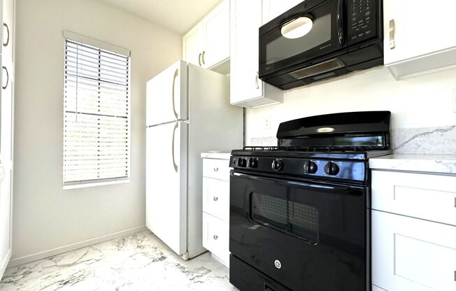 Mira Mesa Gem! Spacious 2BR Condo w/A/C, In-Unit Laundry & Balcony