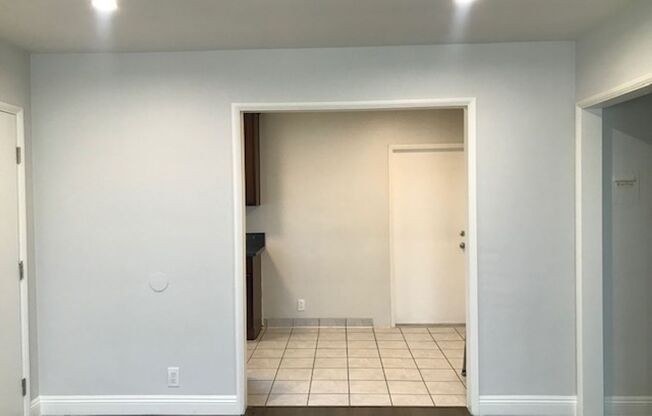 2 beds, 1 bath, 800 sqft, $2,000