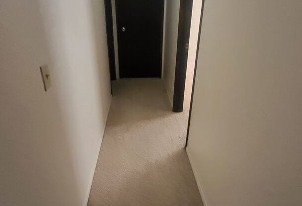 1 bed, 1 bath, 850 sqft, $950, Unit 2-221