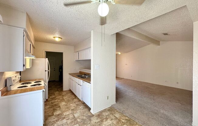 2 beds, 1 bath, 1,030 sqft, $850, Unit B