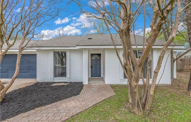 College Station - 3 bedroom - 2 bath house with garage and fenced back yard.