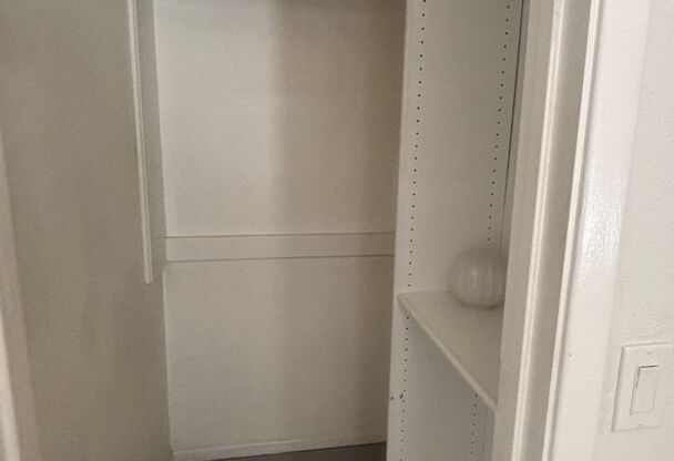 1 bed, 1 bath, 640 sqft, $950, Unit 230