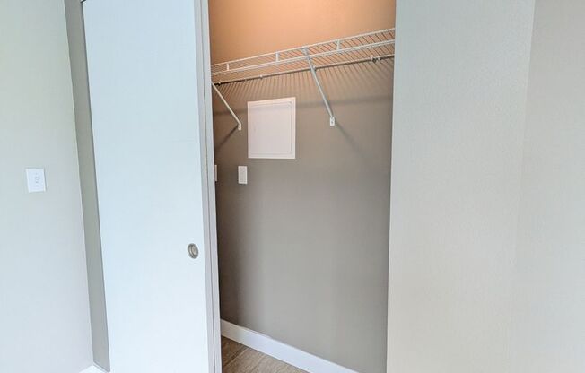 Studio, 1 bath, 400 sqft, $1,300, Unit 321