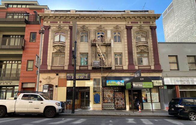 833 KEARNY ST