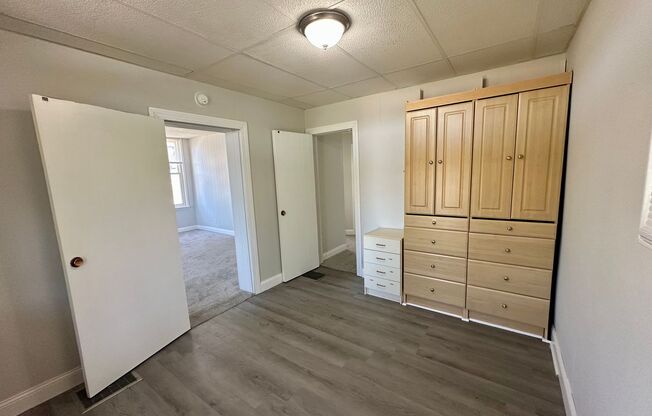 Norwood- Adorable Duplex with ample space and storage