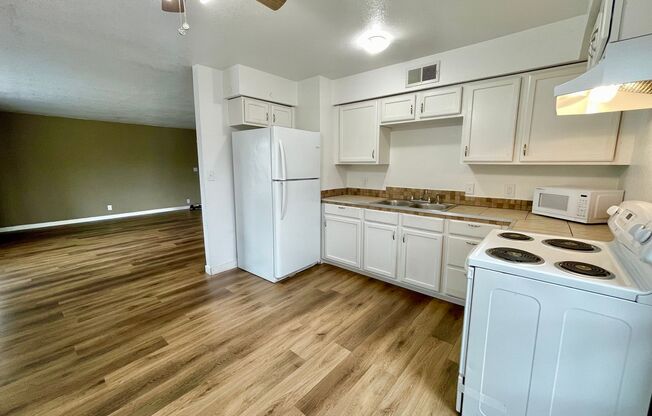 2 beds, 1 bath, $1,875, Unit # 3