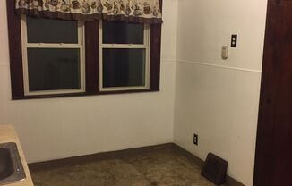 2 beds, 1 bath, $700, Unit Unit ONE