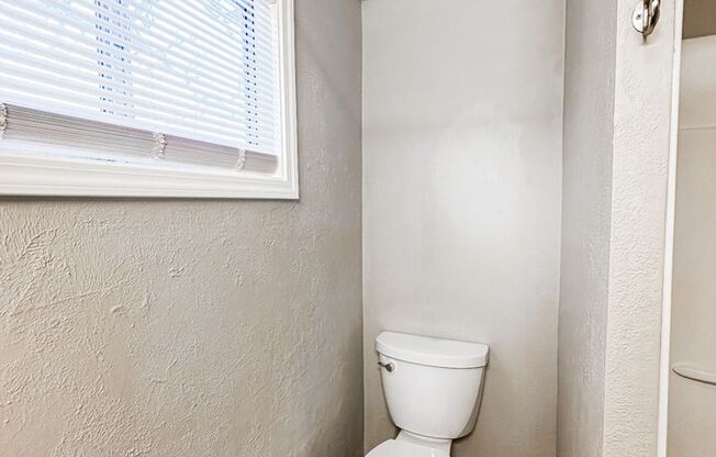 Studio, 1 bath, $850, Unit 25Th440#2