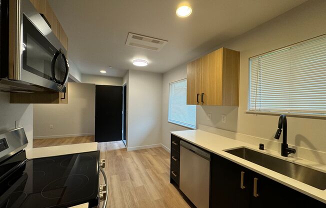 2 beds, 1 bath, $2,249, Unit Unit C