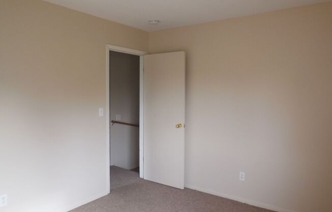 2 beds, 1 bath, 800 sqft, $925, Unit 2A