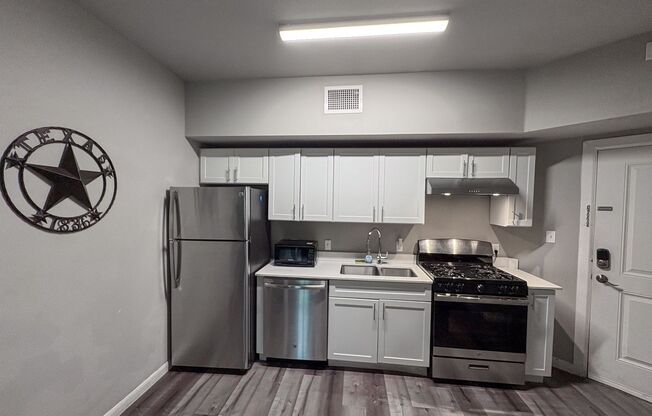 4 beds, 2 baths, $2,200, Unit 4/2