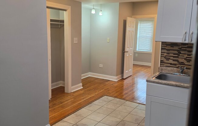1142 W 84 ST