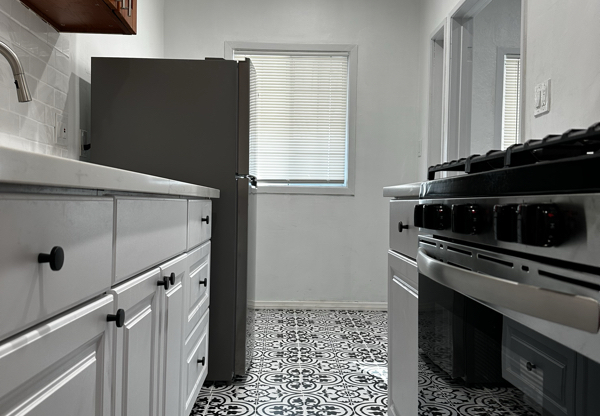 216 E Valencia Ave 5