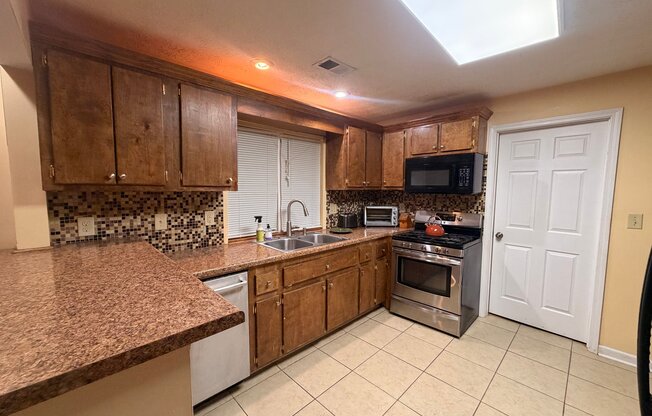 3739 LEISUREWOODS DR
