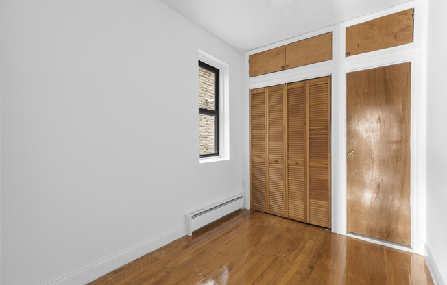 258 W 15 ST