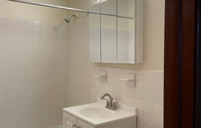 2 beds, 1 bath, 925 sqft, $1,275, Unit 2255-001