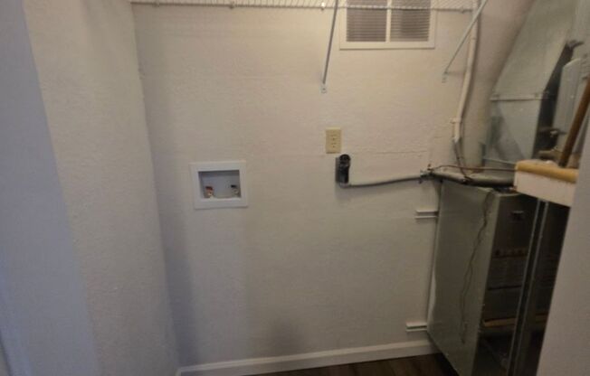 2 beds, 1 bath, 800 sqft, $1,095, Unit 201-G