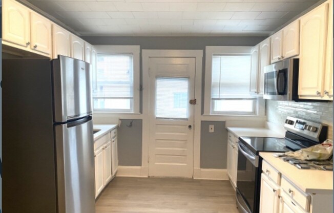 1083 MAIN ST
