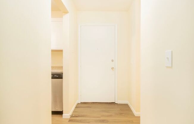 2 beds, 1 bath, 860 sqft, $1,515, Unit 844-202