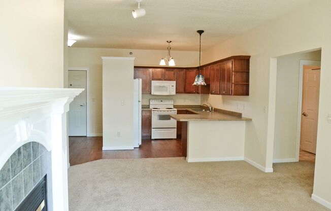 2 beds, 1 bath, 974 sqft, $1,275, Unit 705-201